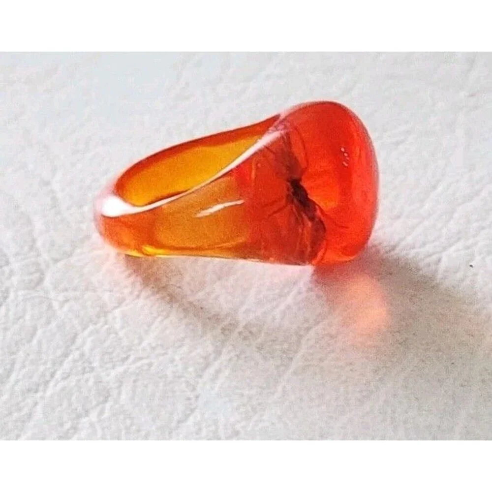LUCITE RING SIZE 6 With ANT BUG SPIDER ENCASED IN RESIN